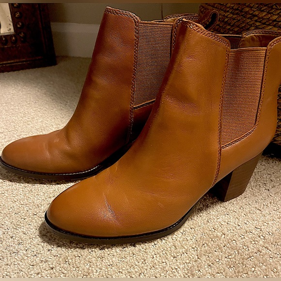 J Crew classic leather ankle boots, size 7.5/fits 7 (worn only once indoors) - Picture 2 of 3